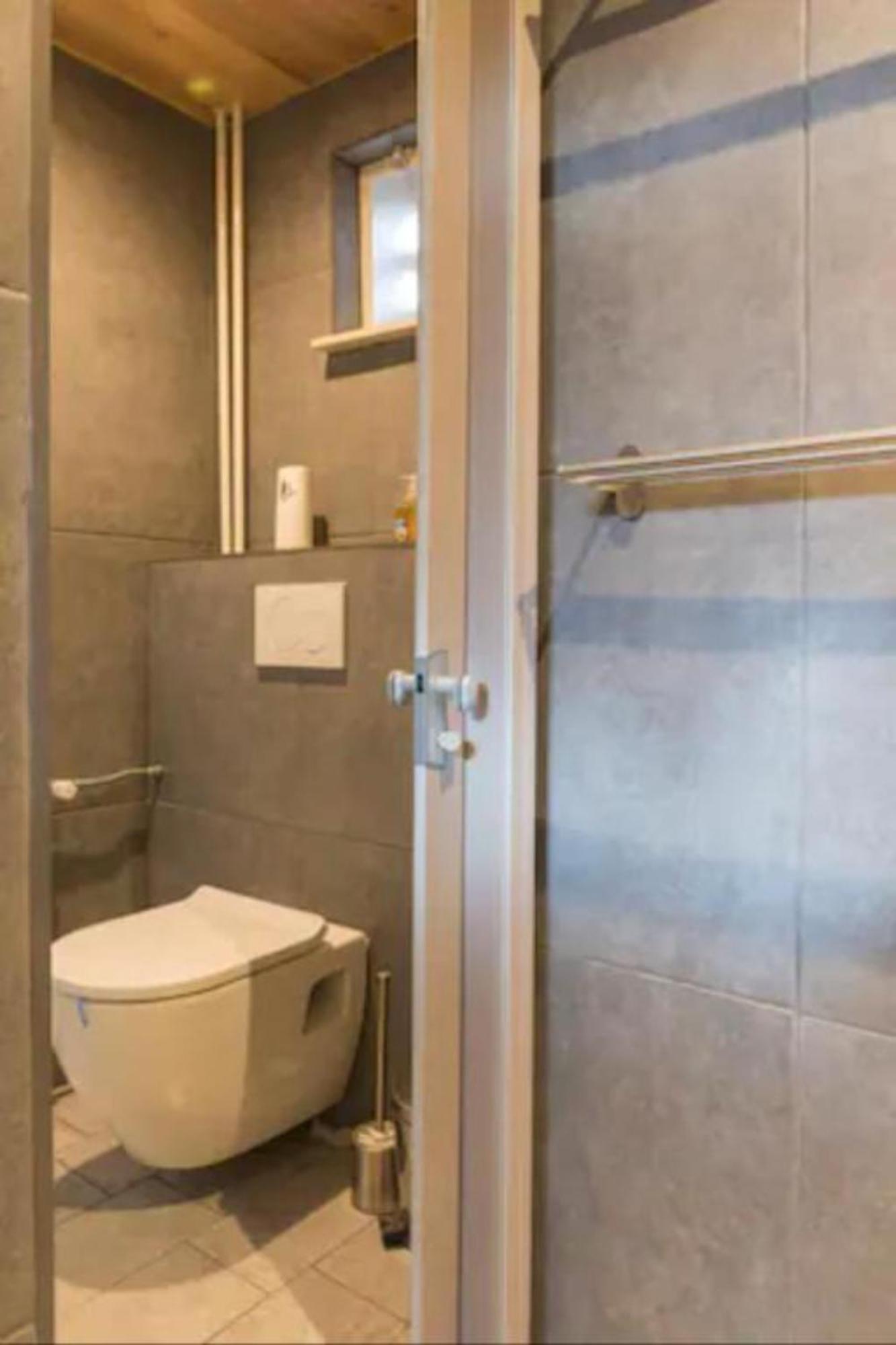 Ground Floor And Twin Bedroom In Luxurious Villa With Beautiful Garden Very Near Tue And Centre Eindhoven Exterior photo