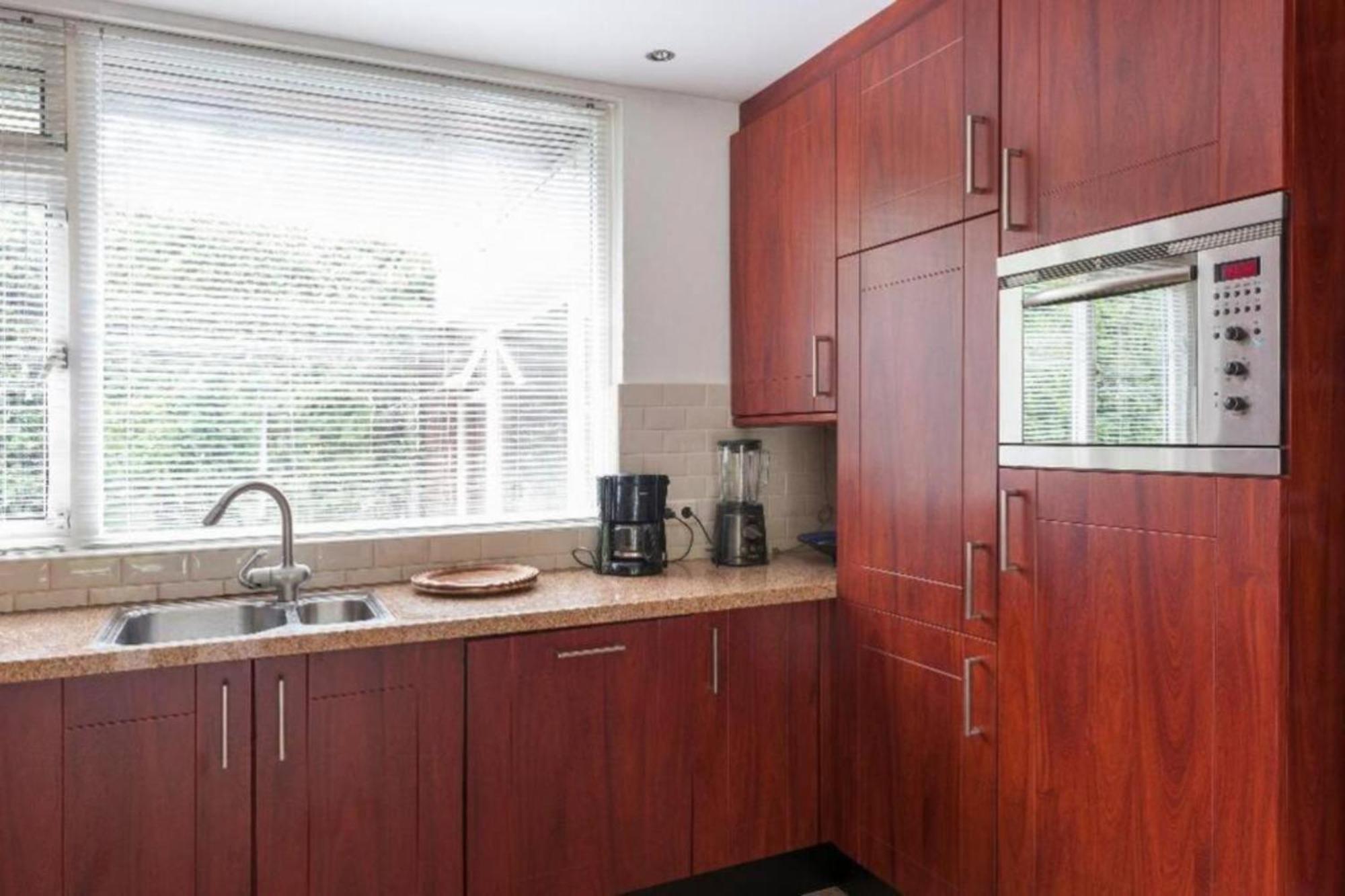 Ground Floor And Twin Bedroom In Luxurious Villa With Beautiful Garden Very Near Tue And Centre Eindhoven Exterior photo